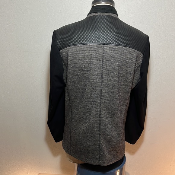 New Clothing World. Large Jacket. - Picture 8 of 16